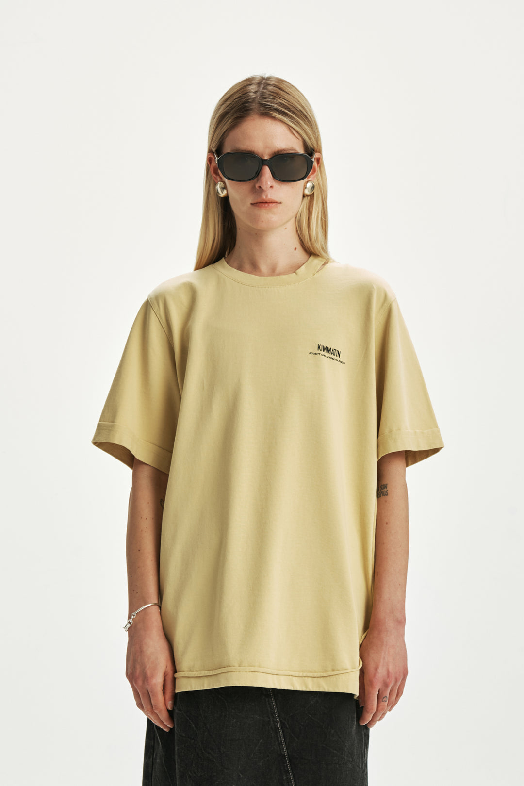 KIMMATIN Neck Slit Point Top — Olive
