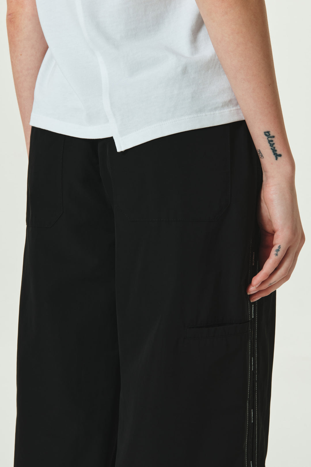KIMMATIN Sleeve Foldover Lettering Point Top — White