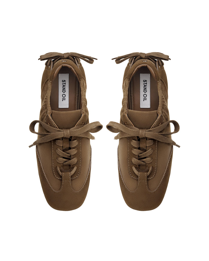 Stand Oil Double Tied Sneakers — Camel
