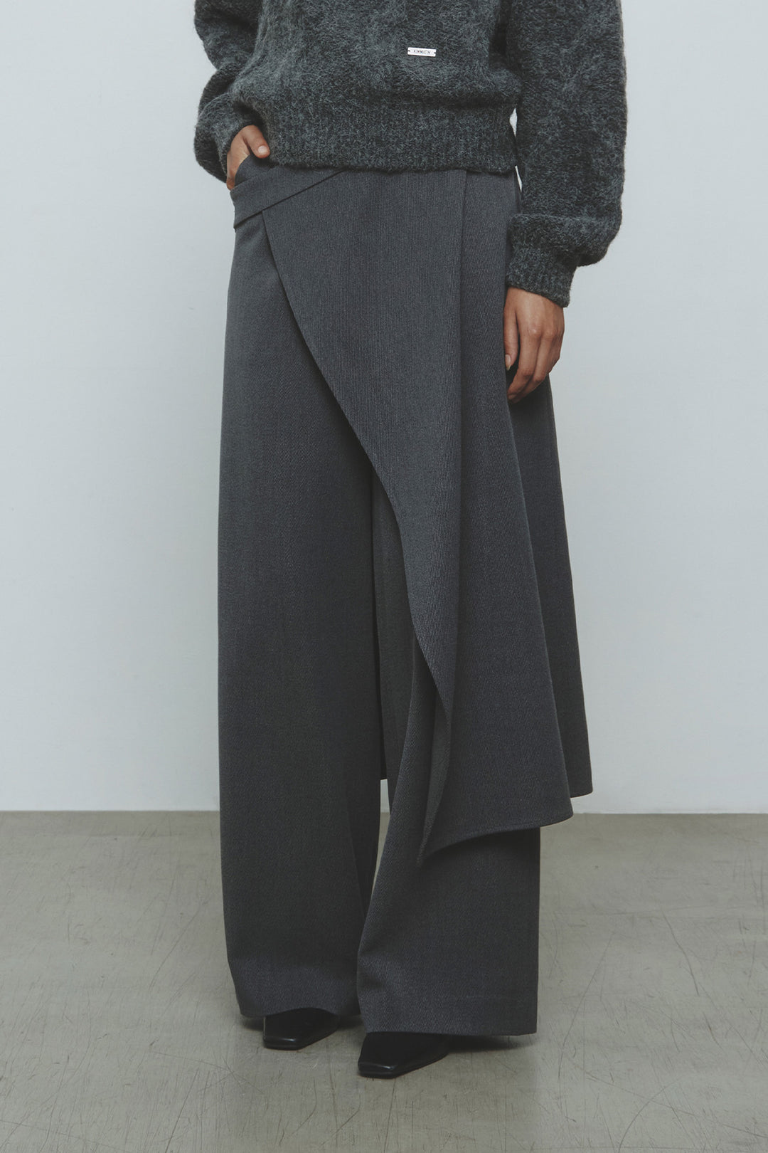 KIMMATIN Draw String Long Down Jumper — White