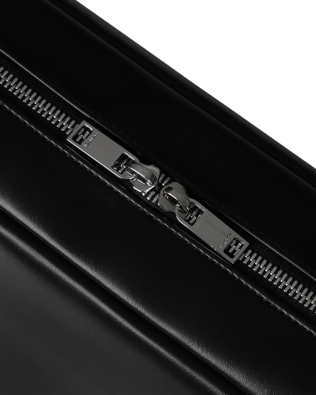 Stand Oil More Baguette Bag — Black