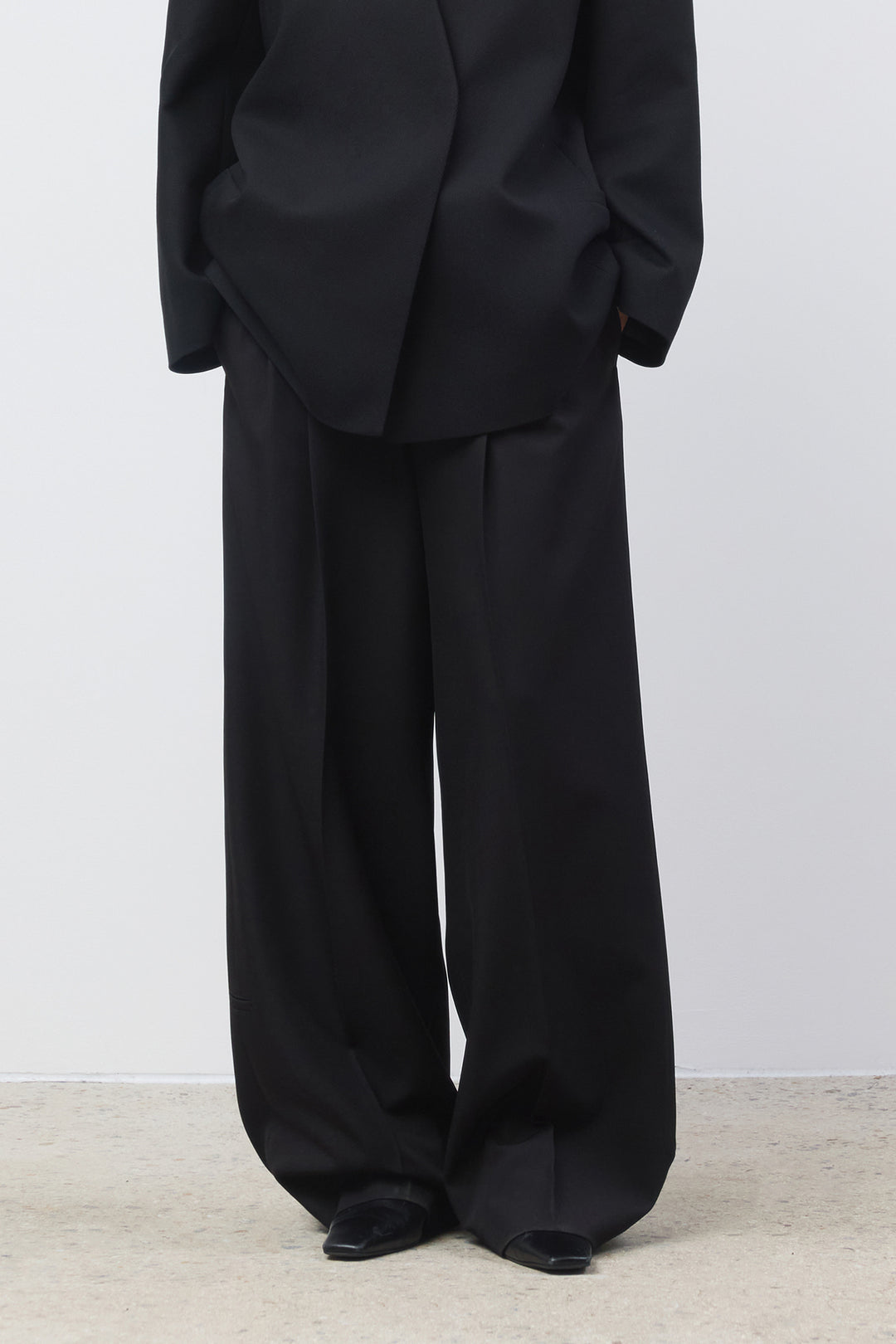 KIMMATIN Destressed Waist Pintuck Wide Pants — Black