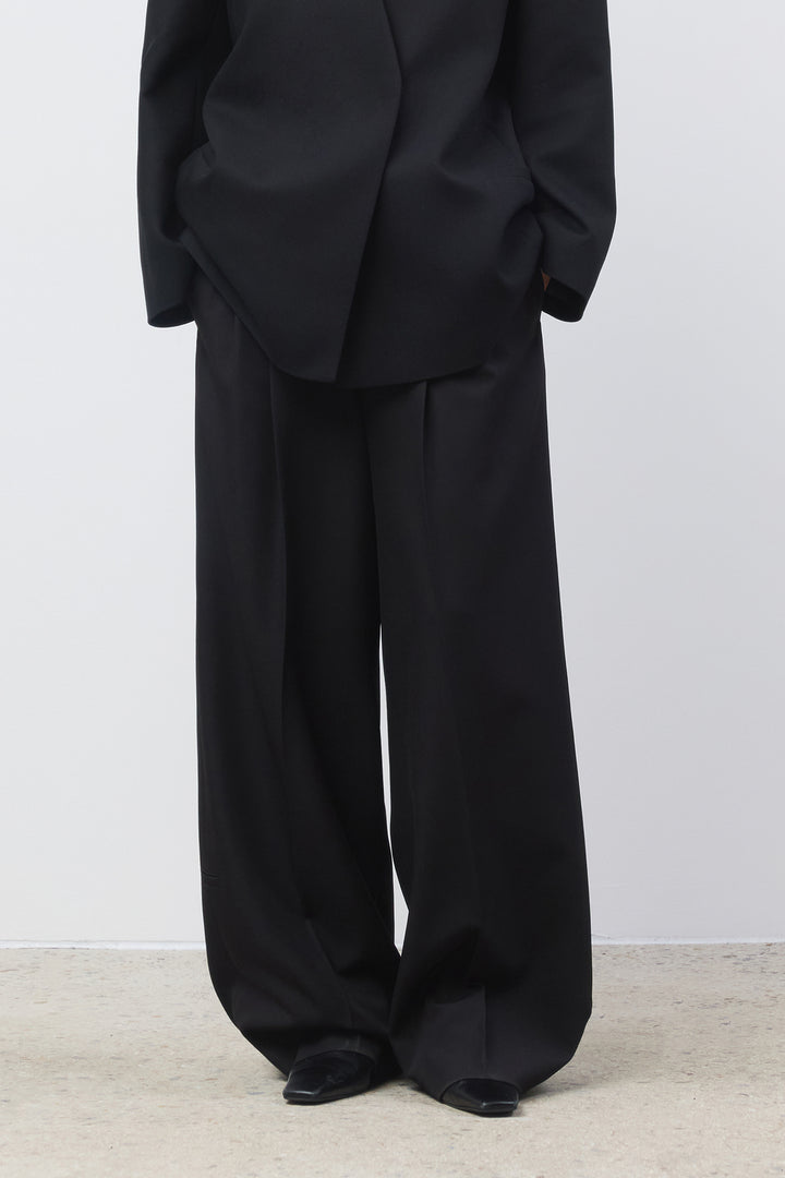 KIMMATIN Destressed Waist Pintuck Wide Pants — Black