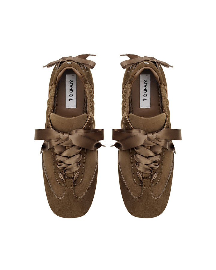 Stand Oil Double Tied Sneakers — Camel