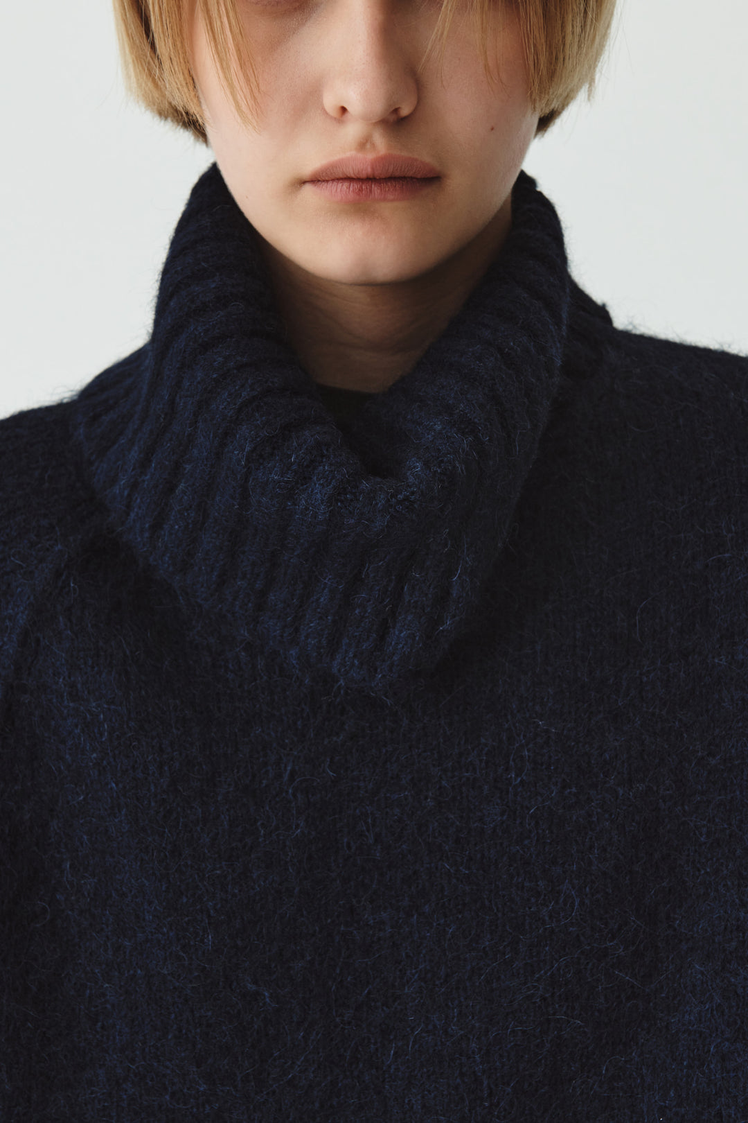 KIMMATIN High Neck Wool Knit Vest — Navy blue