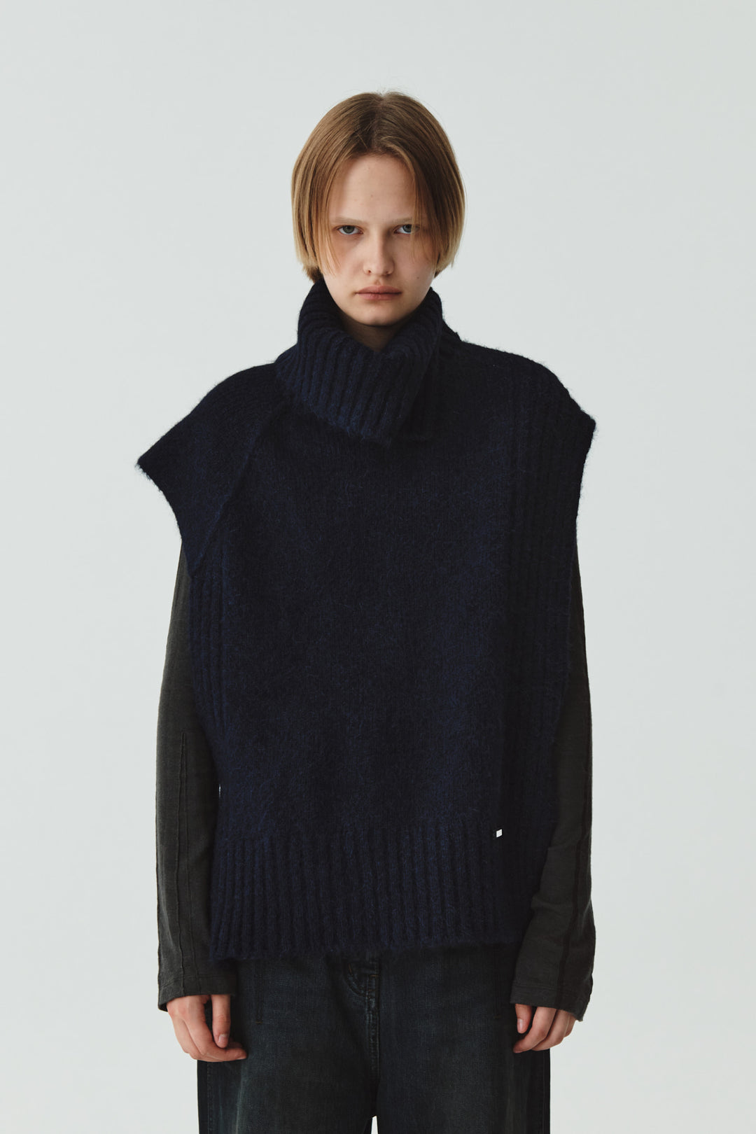 KIMMATIN High Neck Wool Knit Vest — Navy blue