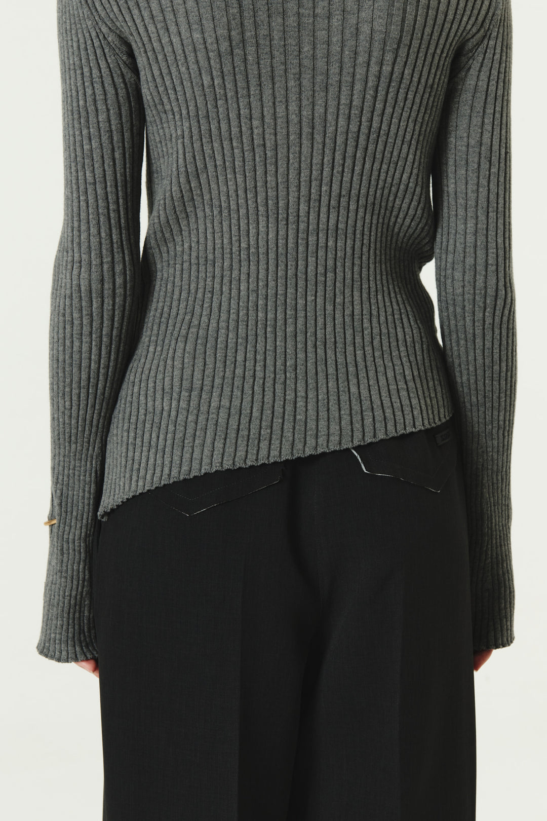KIMMATIN Unbalance Turtle Neck Knit — Gray