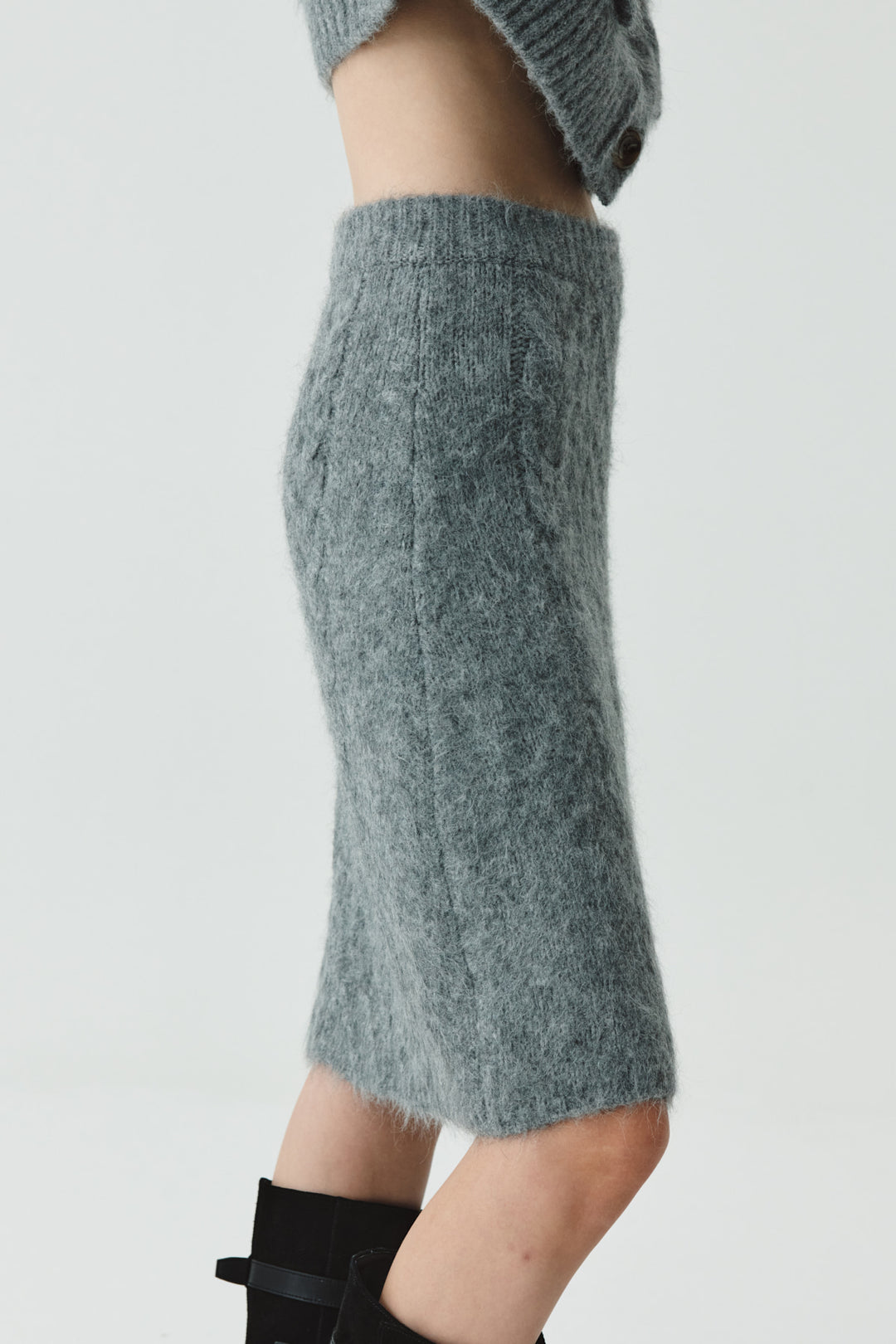 KIMMATIN Wide Cable Midi Knit Skirt — Gray