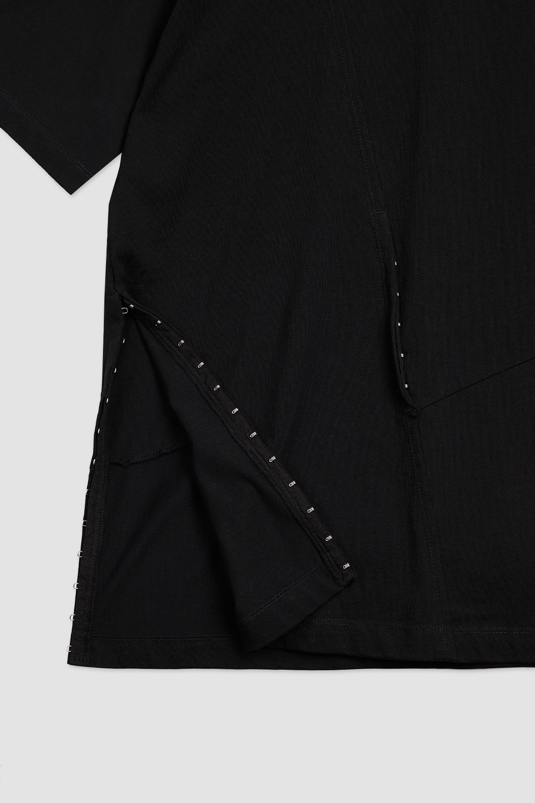 KIMMATIN Hook and Eye Point Two Way Top — Black