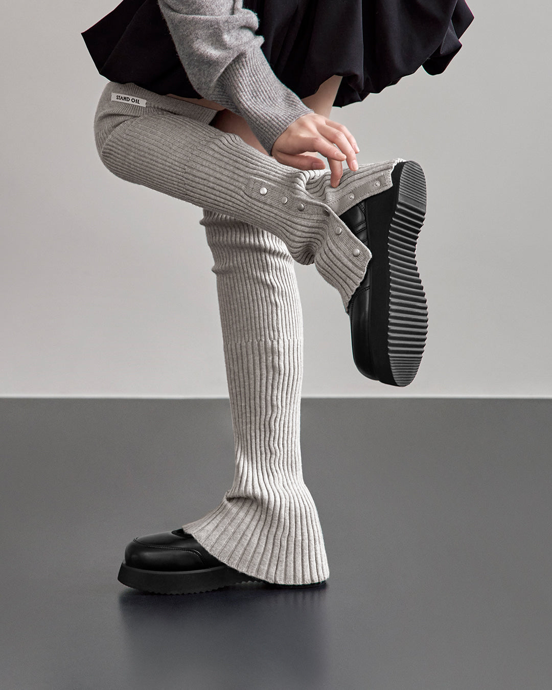 Stand Oil Snap Knit Leg Warmer — Gray