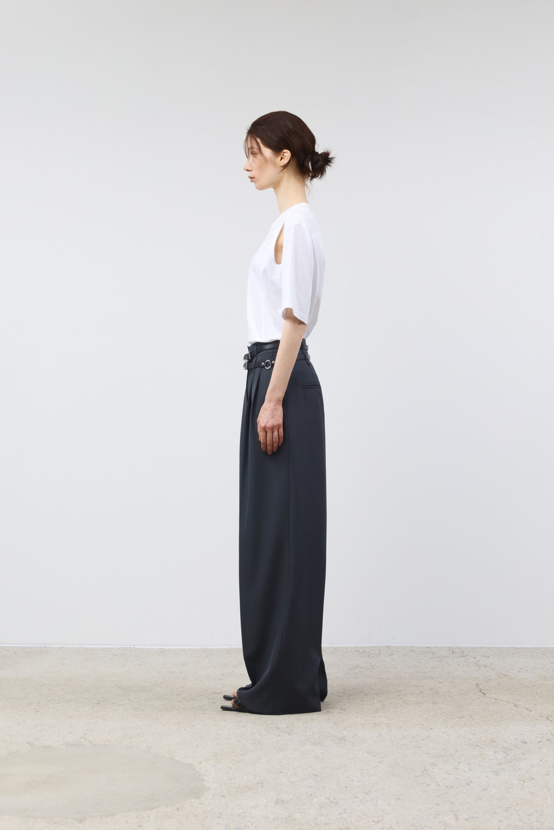 KIMMATIN Shoulder Hole Half Sleeve Top — White