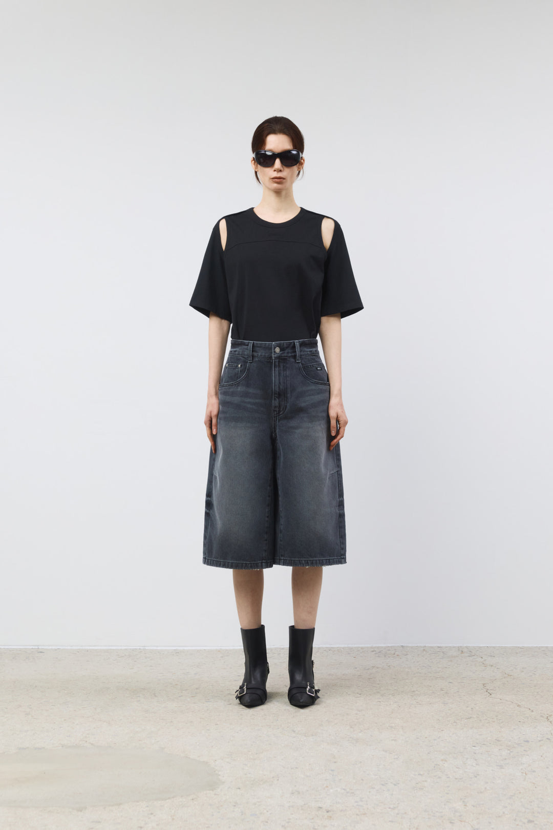 KIMMATIN Shoulder Hole Half Sleeve Top — Black