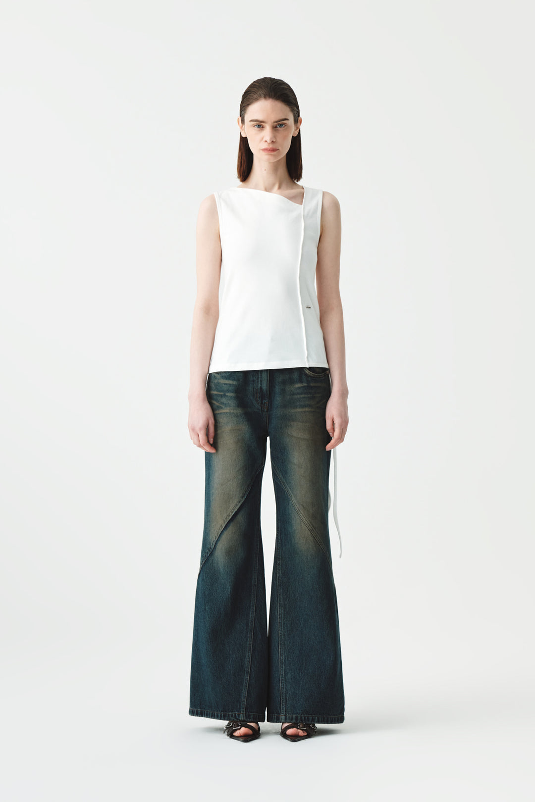 KIMMATIN Back Twist Unbalance Jersey Sleeveless — White
