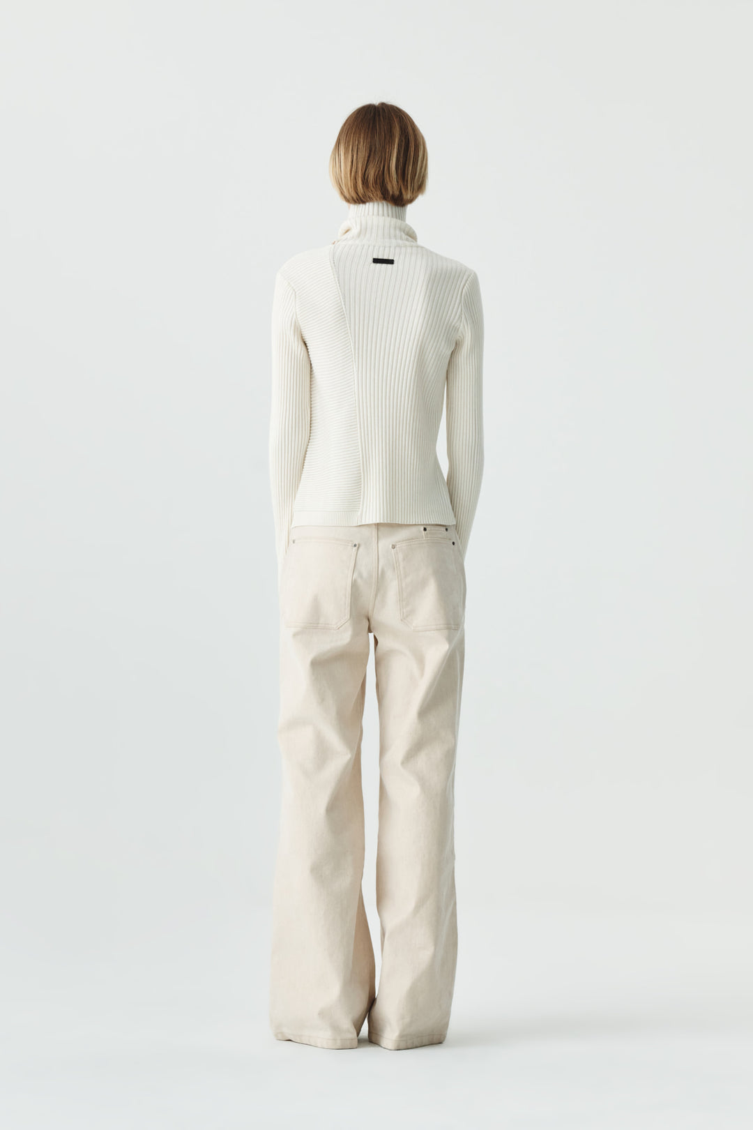 KIMMATIN Neck Slit Turtleneck Pullover — White