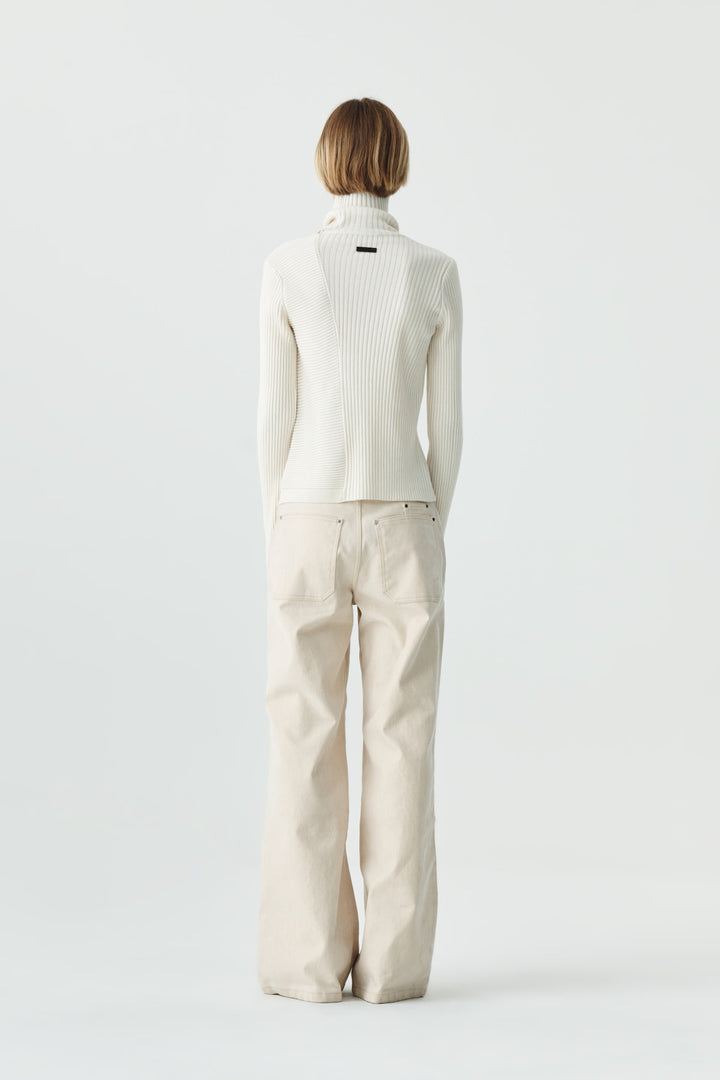 KIMMATIN Neck Slit Turtleneck Pullover — White