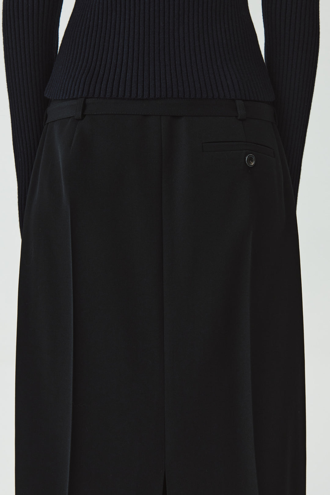 KIMMATIN Slit Point H Line Long Skirt — Black