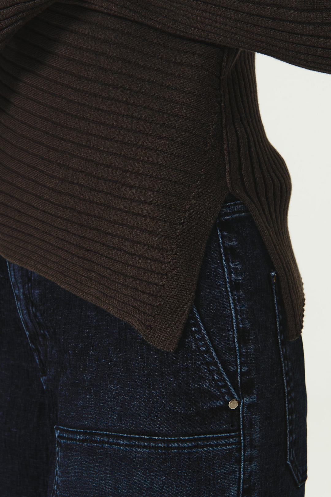 KIMMATIN Unbalance Turtle Neck Knit — Brown