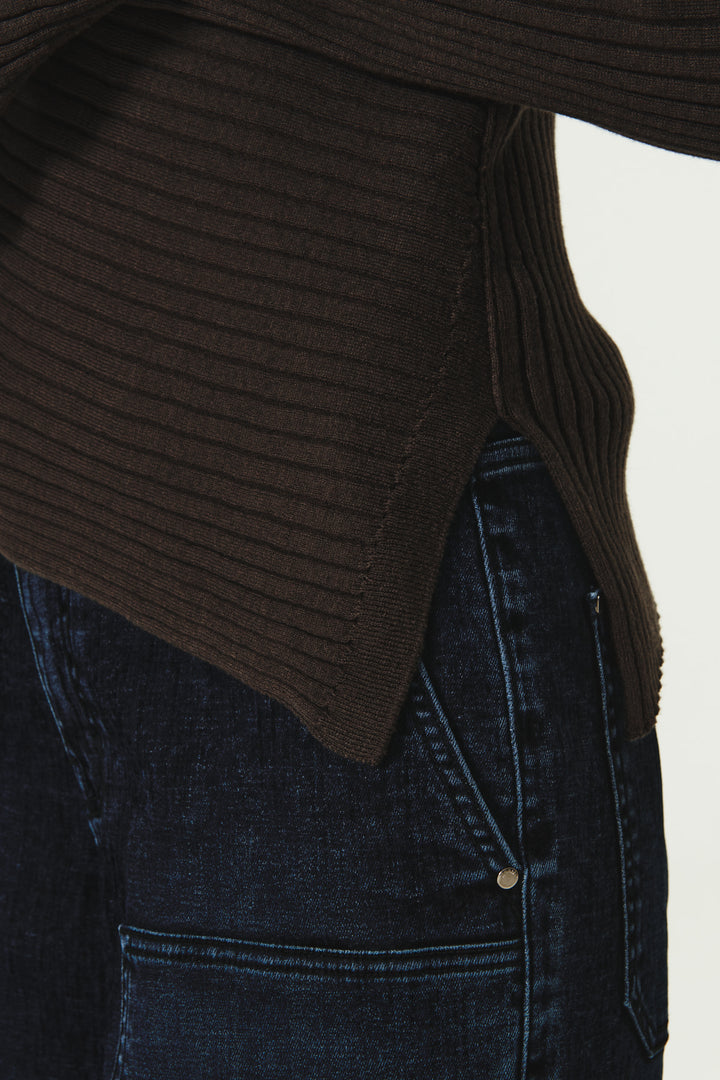KIMMATIN Unbalance Turtle Neck Knit — Brown