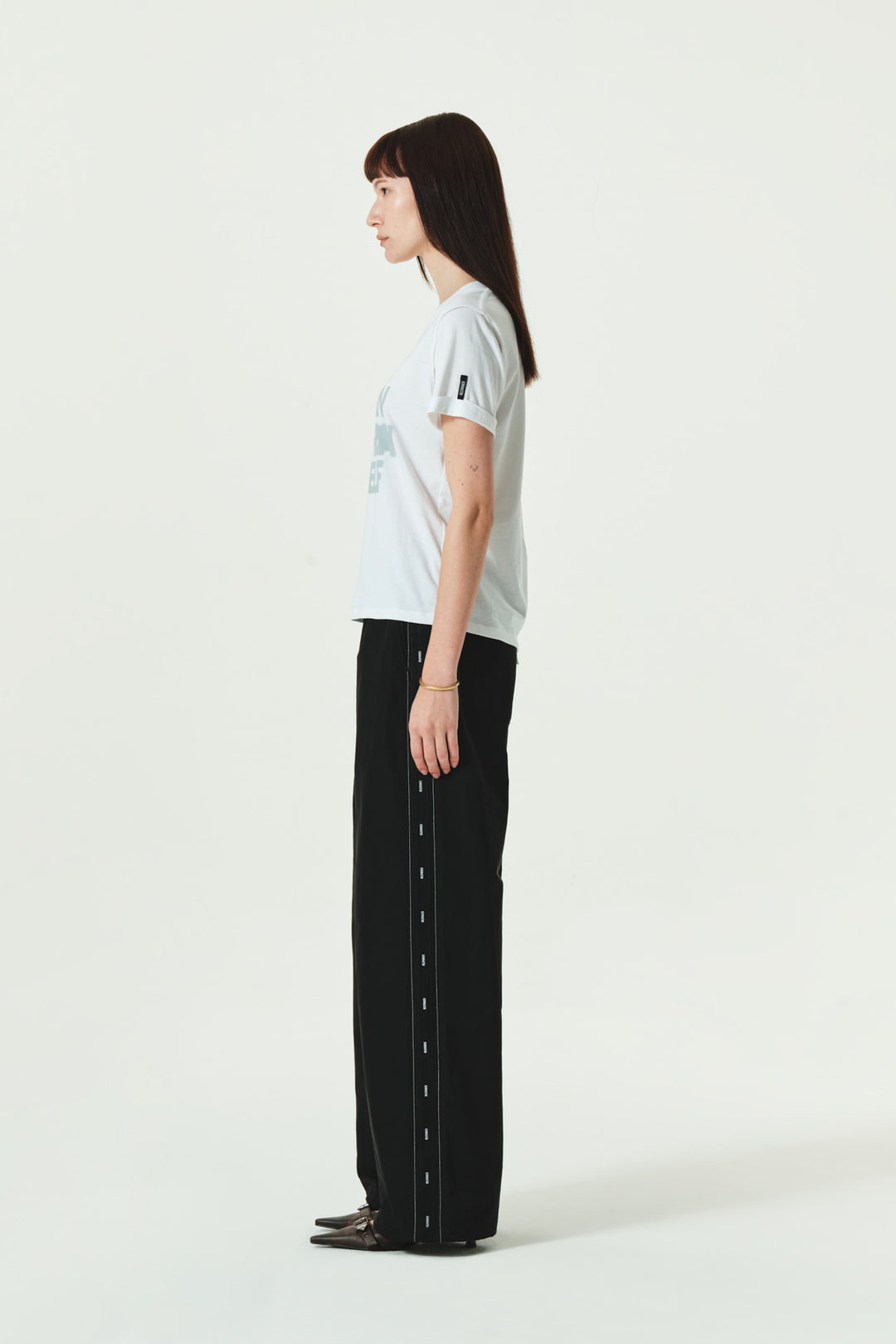 KIMMATIN Sleeve Foldover Lettering Point Top — White