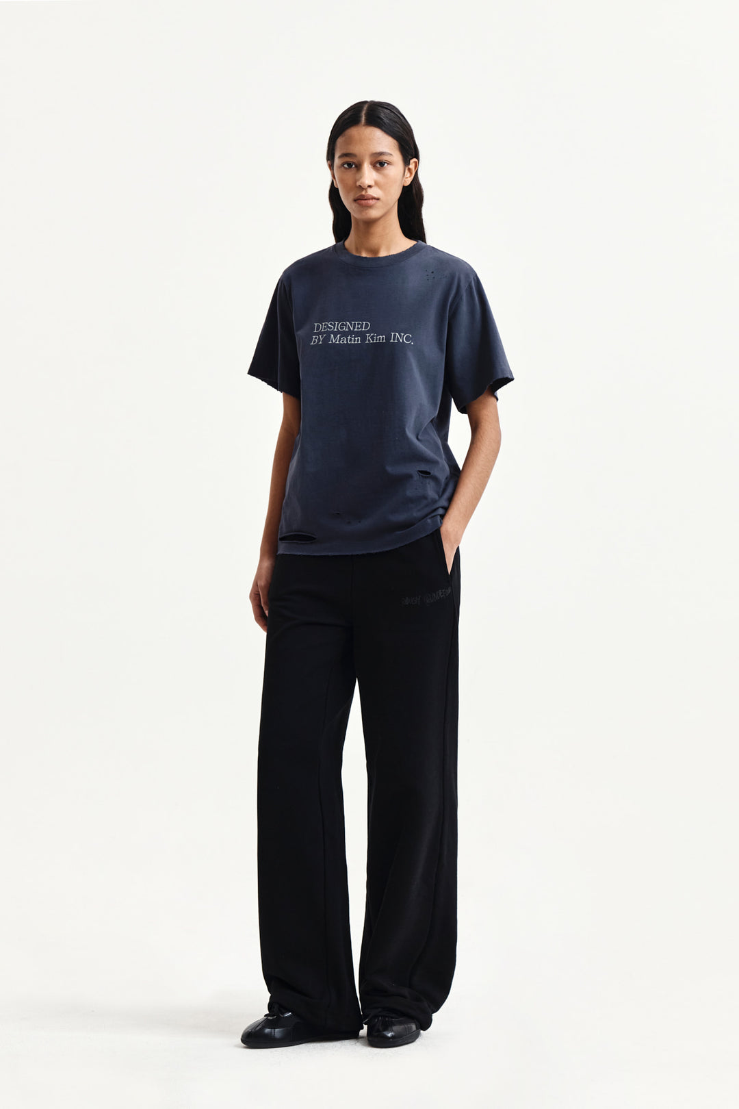 Matin Kim Spray Washed Lettering Damaged Top — Navy blue