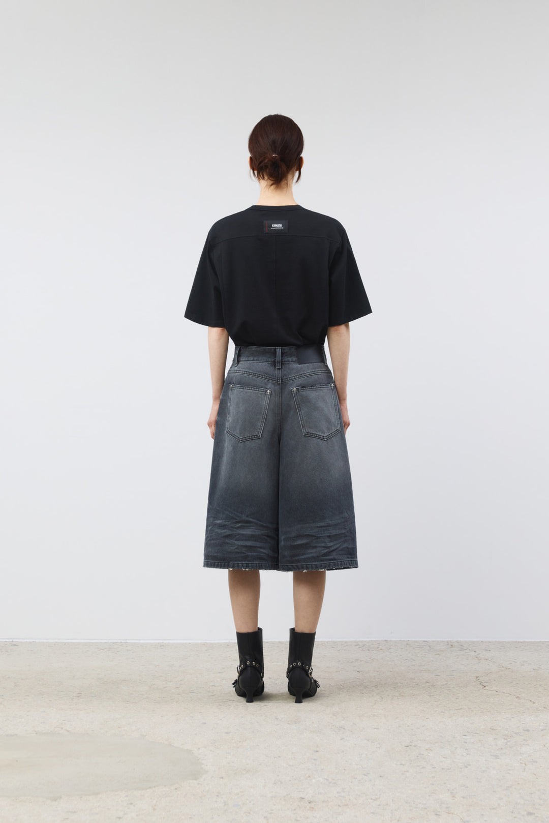 KIMMATIN Contrast Bermuda Denim in Dark — Gray
