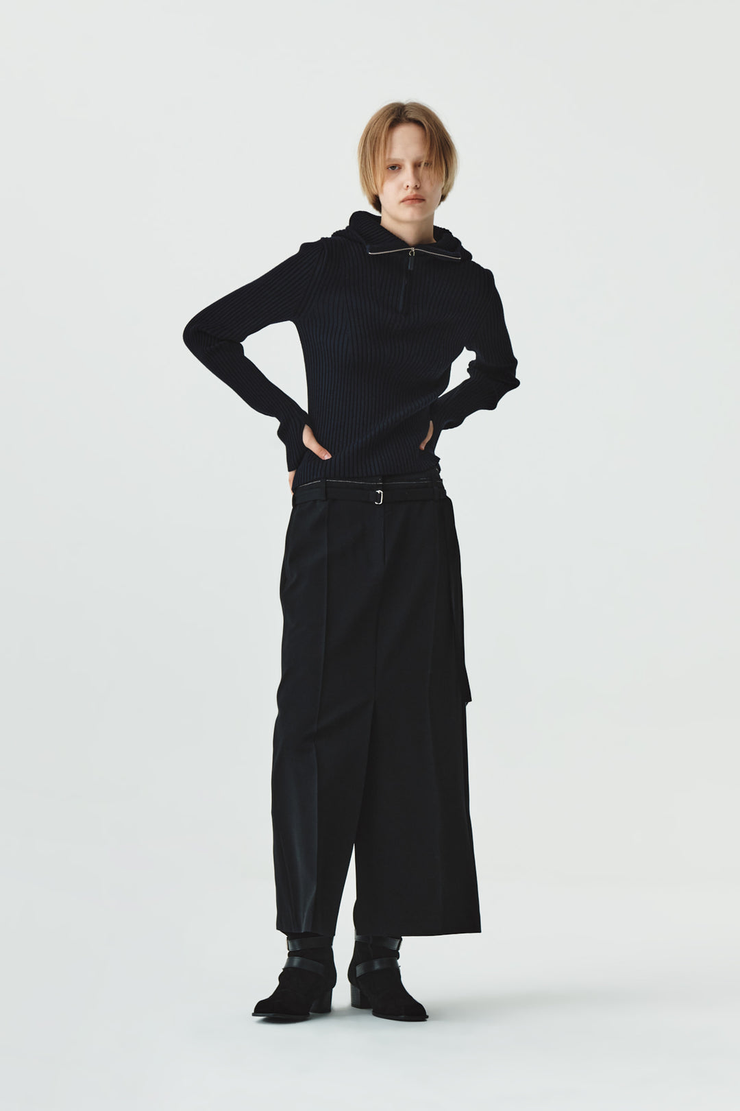 KIMMATIN Slit Point H Line Long Skirt — Black