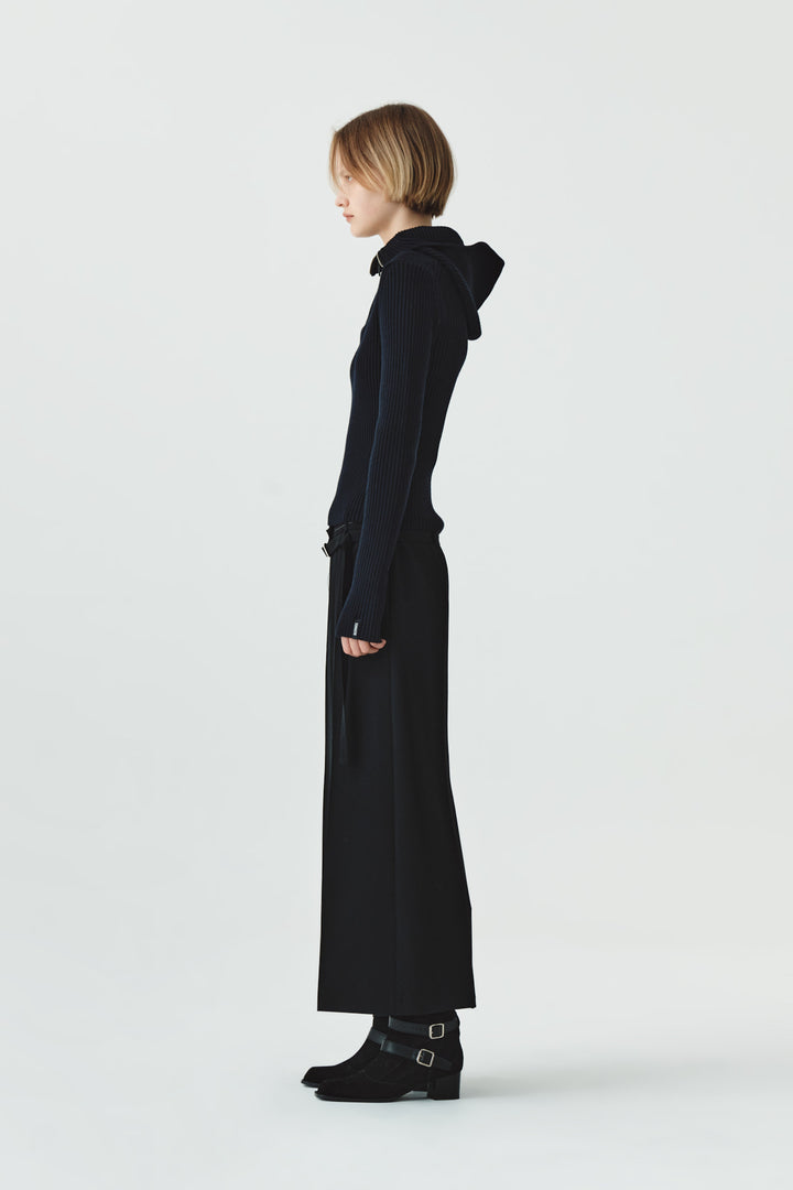 KIMMATIN Slit Point H Line Long Skirt — Black