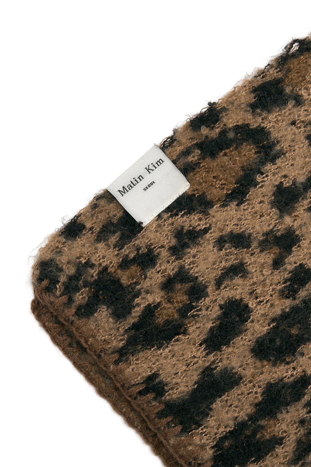Matin Kim Leopard Mix Muffler