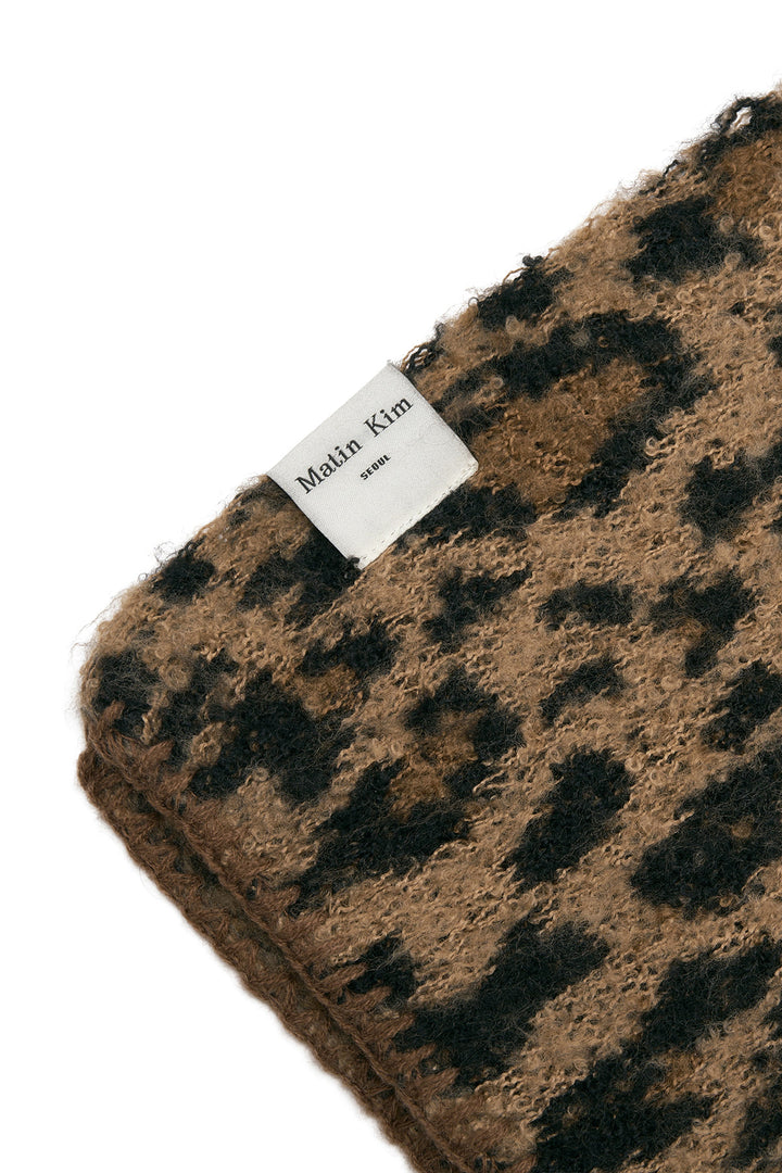 Matin Kim Leopard Mix Muffler