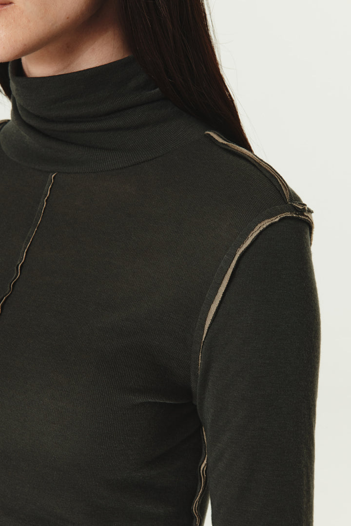KIMMATIN Cut Line Point Turtle Neck Slim Top — Charcoal