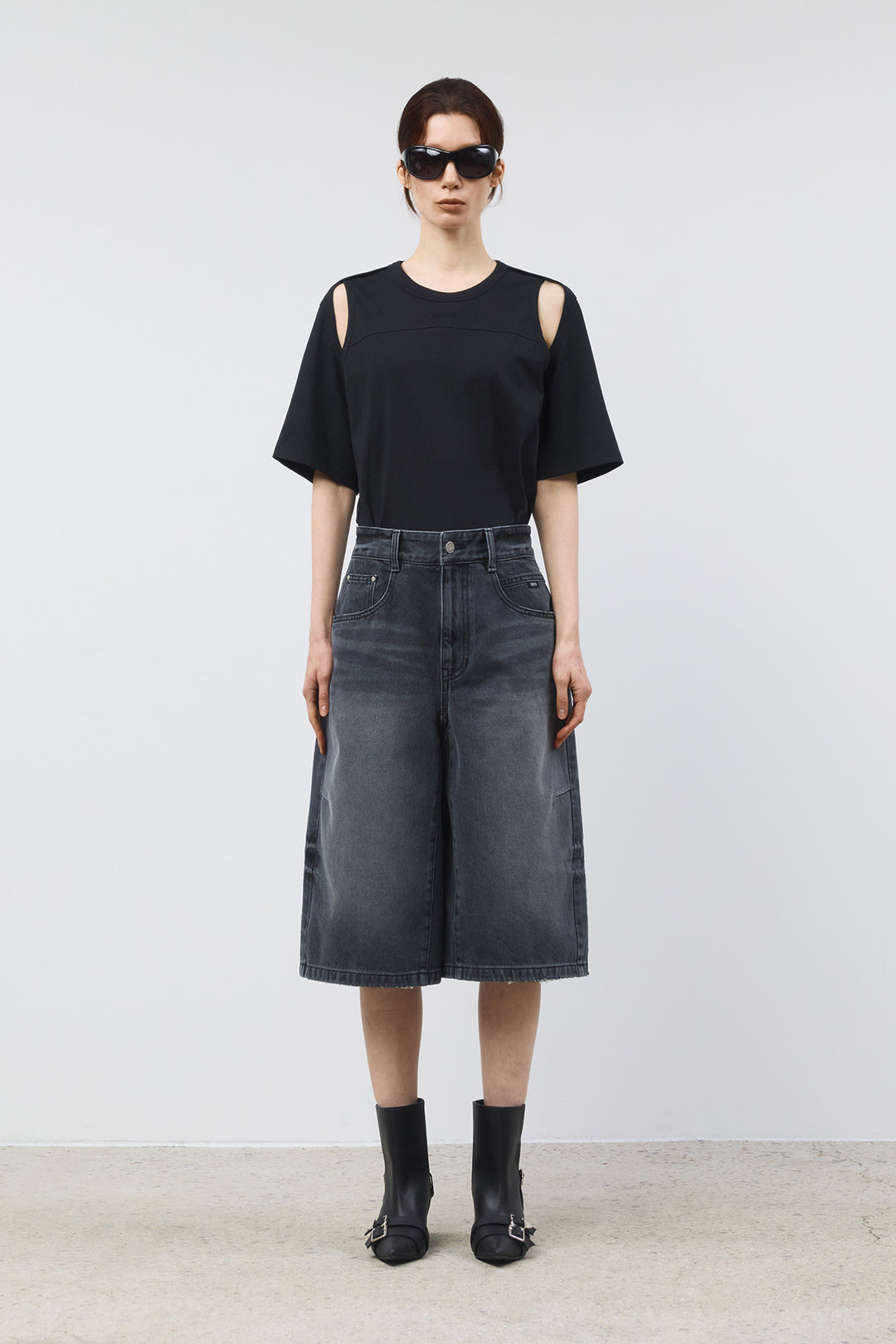KIMMATIN Shoulder Hole Half Sleeve Top — Black