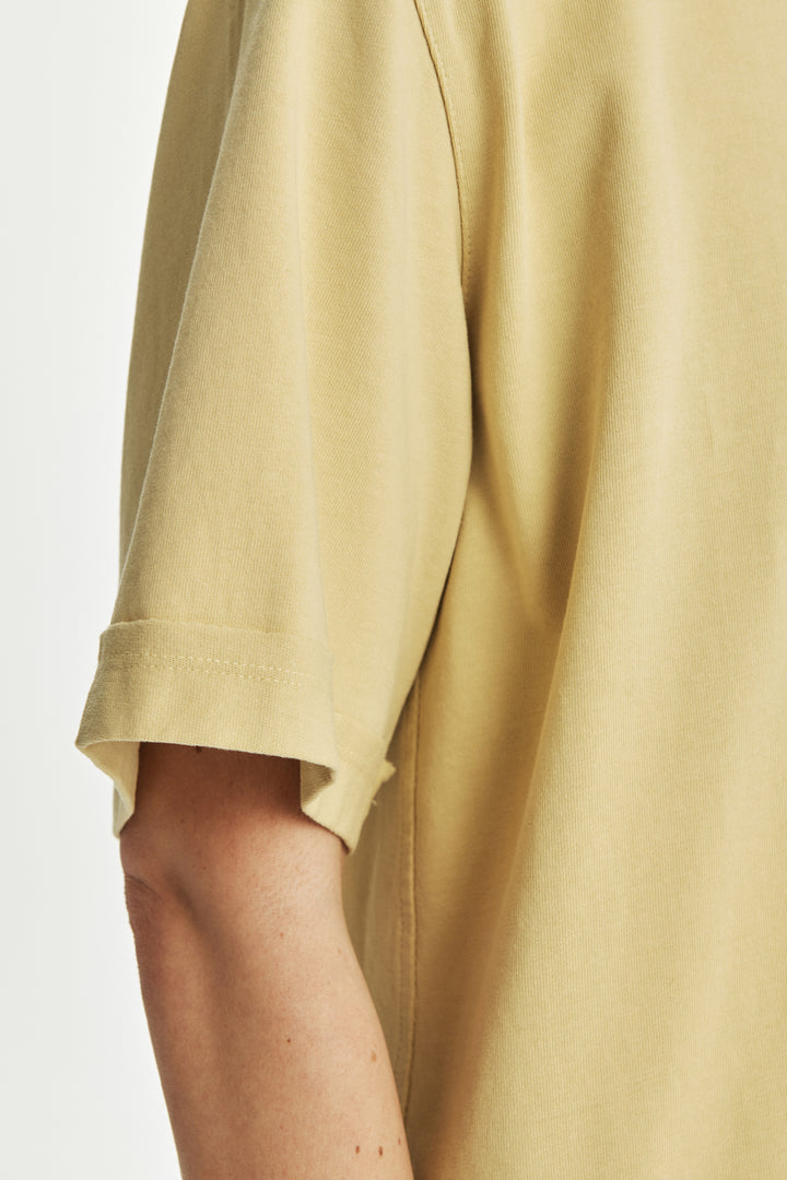 KIMMATIN Neck Slit Point Top — Olive