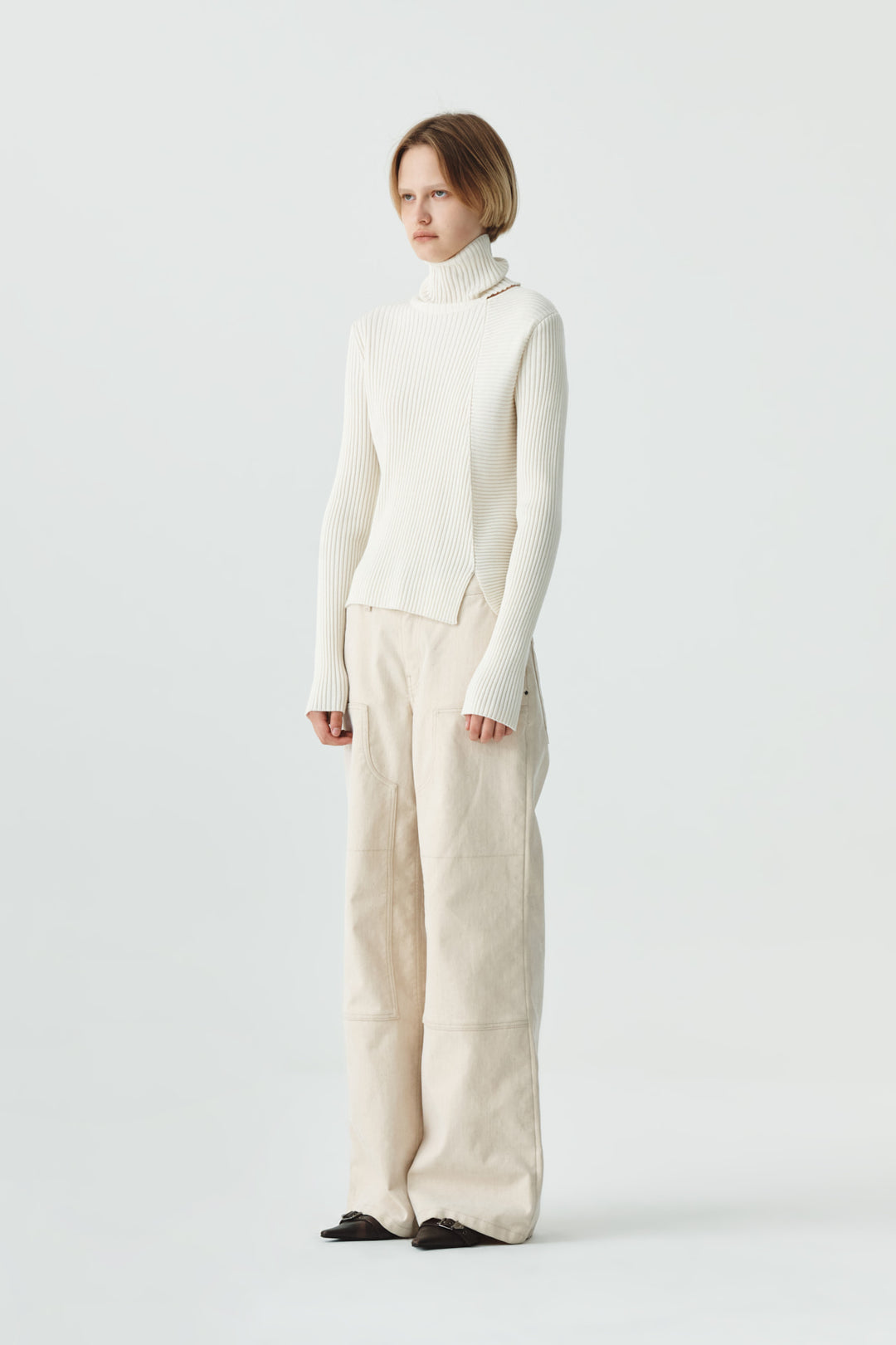 KIMMATIN Neck Slit Turtleneck Pullover — White