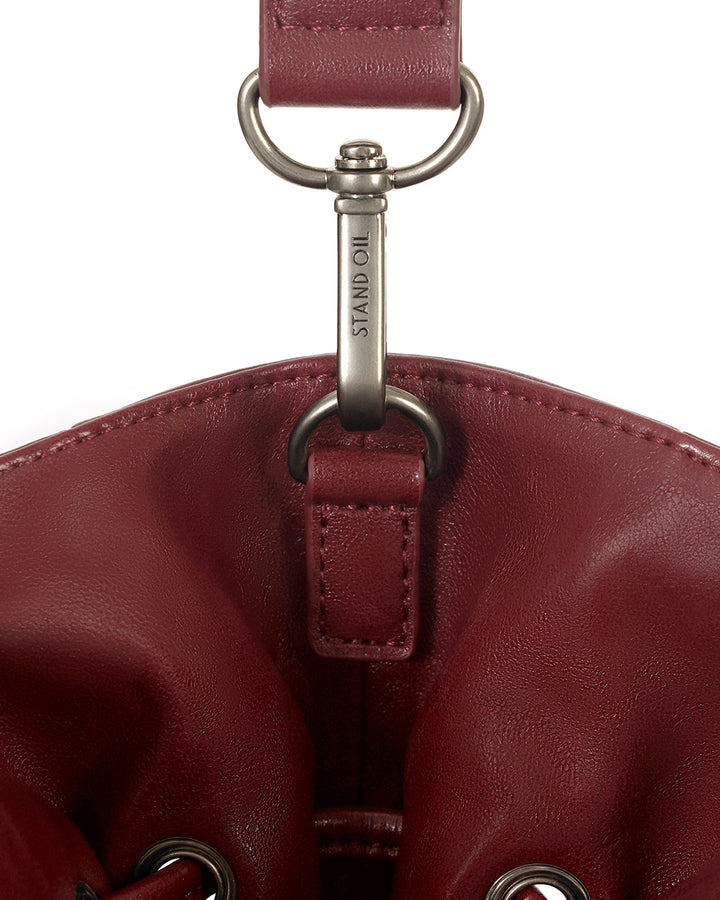 Stand Oil Breezy Bag — Red wine