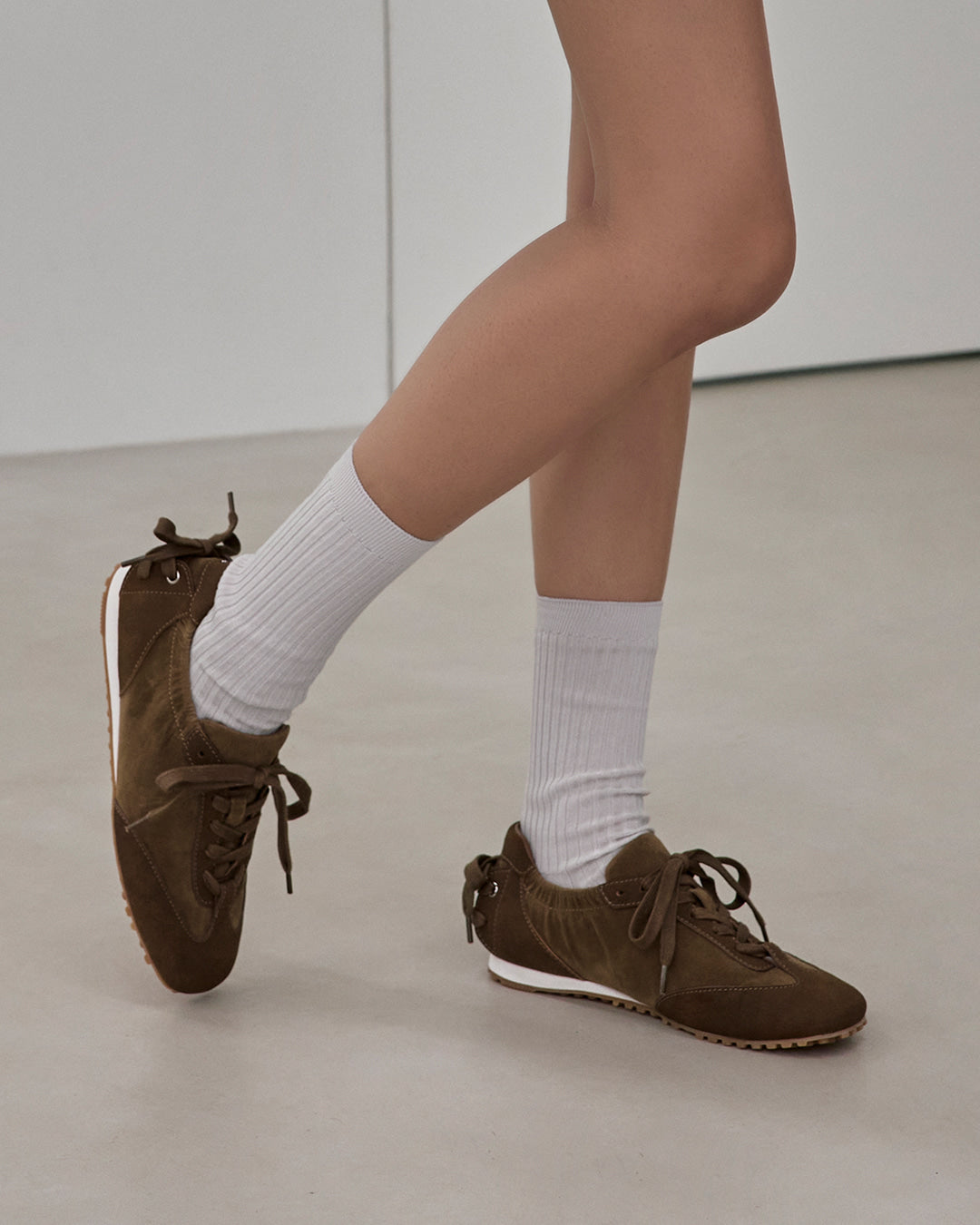 Stand Oil Double Tied Sneakers — Camel