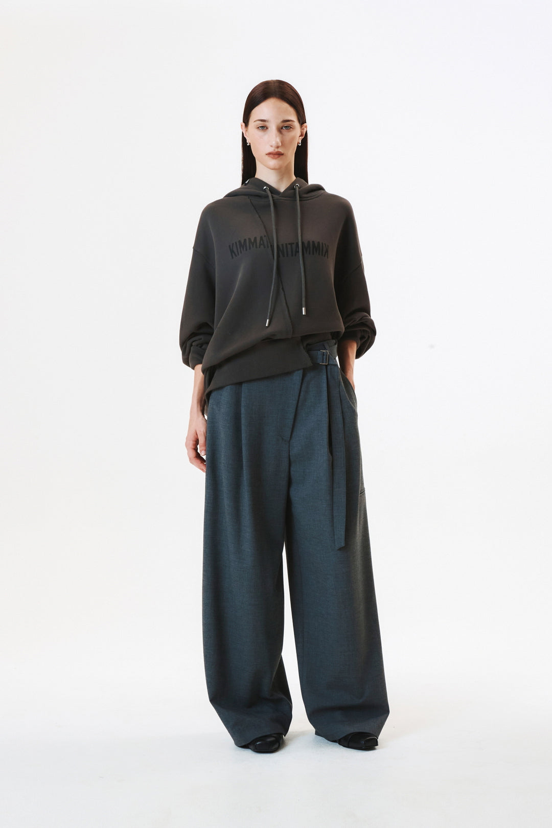 KIMMATIN Diagonal Zipper Belted Pants — Gray