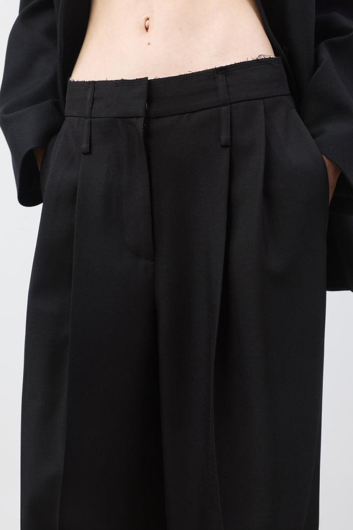 KIMMATIN Destressed Waist Pintuck Wide Pants — Black