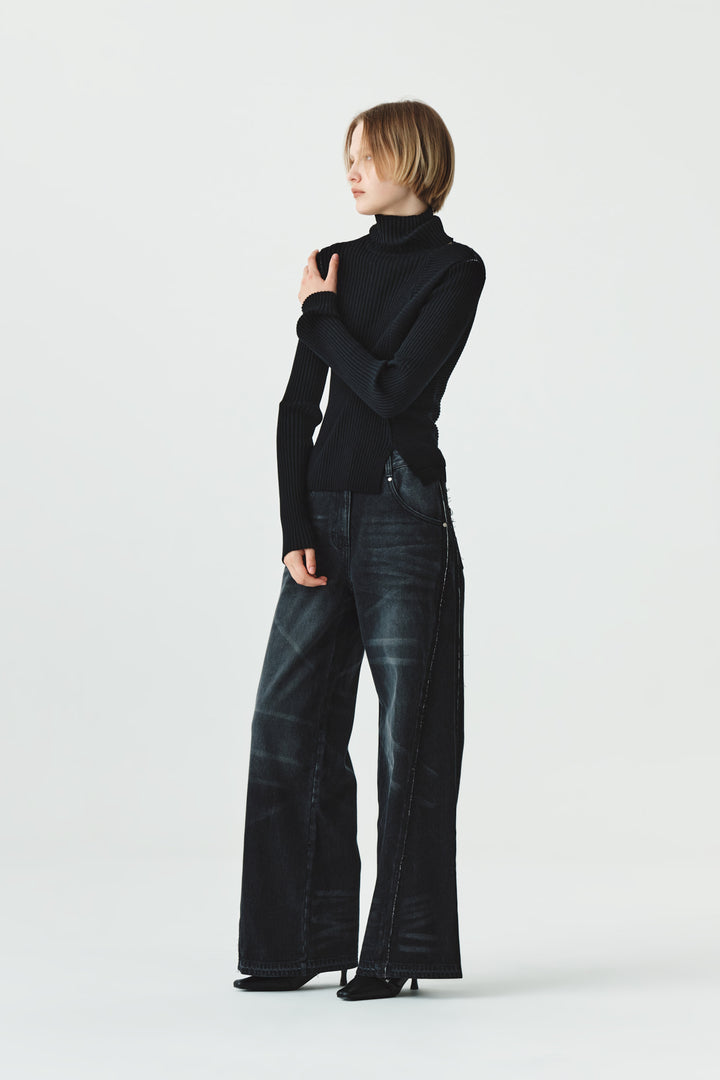 KIMMATIN Neck Slit Turtleneck Pullover — Black