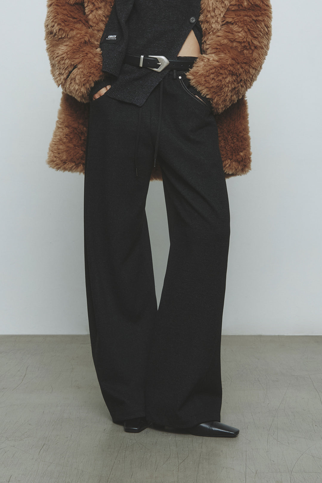 KIMMATIN Blended Wool Curved Banding Pants — Black