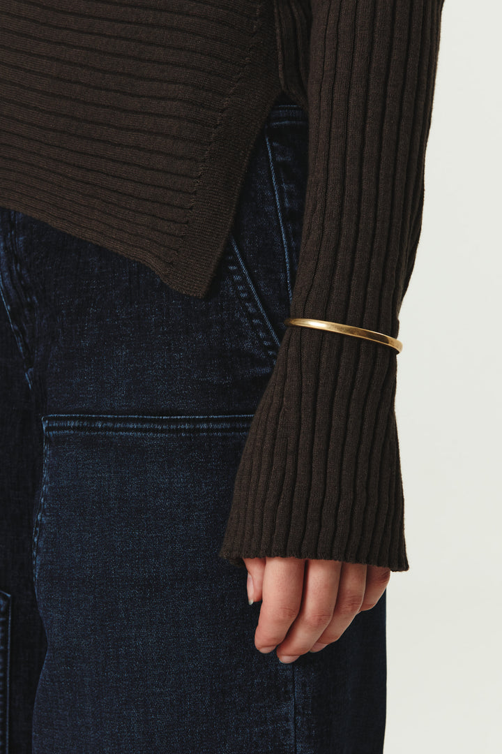 KIMMATIN Unbalance Turtle Neck Knit — Brown