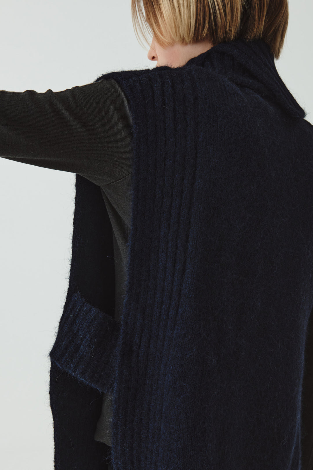 KIMMATIN High Neck Wool Knit Vest — Navy blue