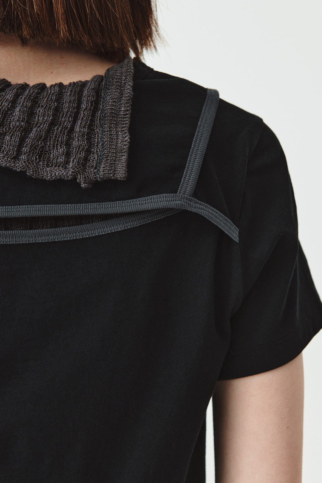 KIMMATIN Back Slit Slim Top — Black