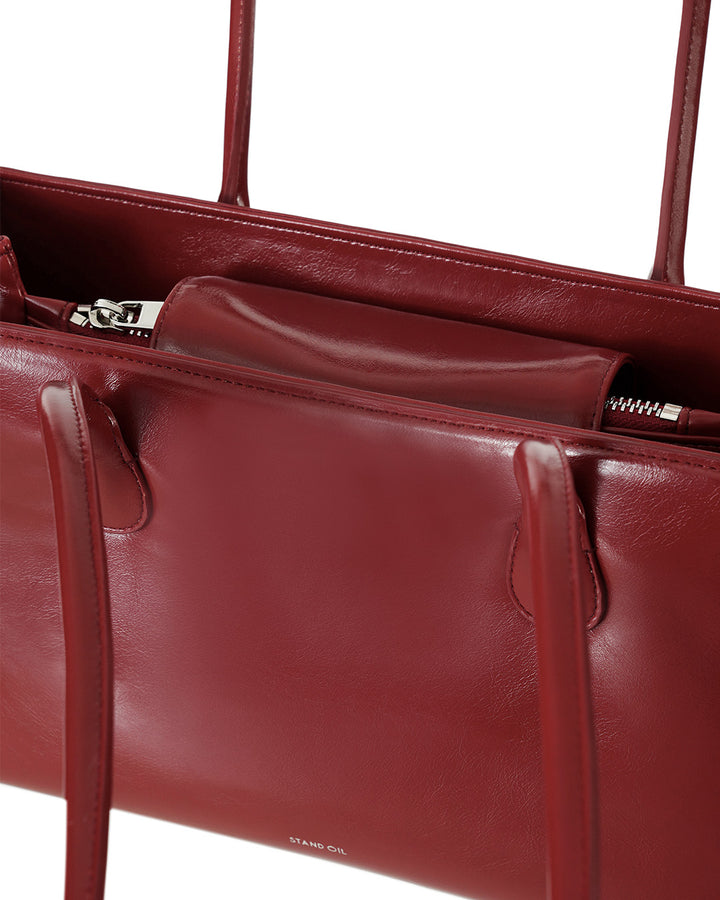 Stand Oil Square Low Bag — Red wine