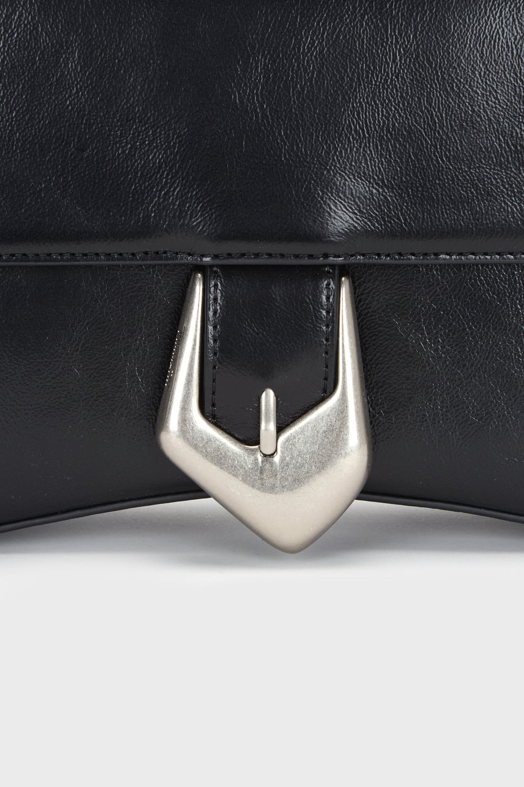 KIMMATIN Bold Buckle Leather Shoulder Bag — Black