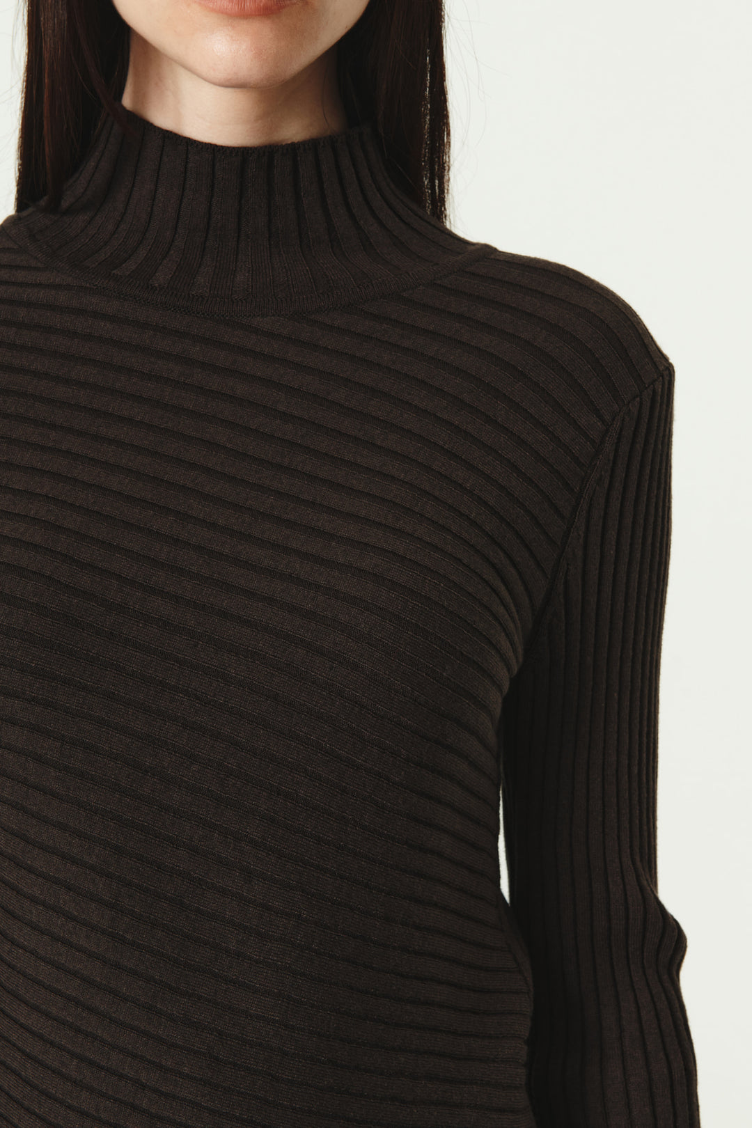 KIMMATIN Unbalance Turtle Neck Knit — Brown
