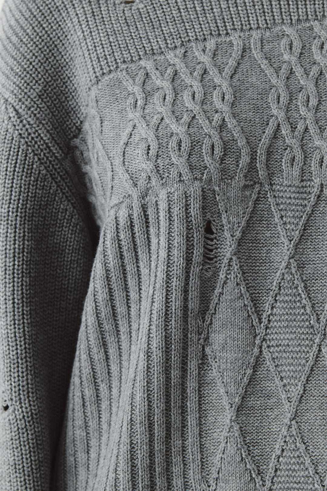 KIMMATIN Cable Mix Damage Knit Pullover — Gray