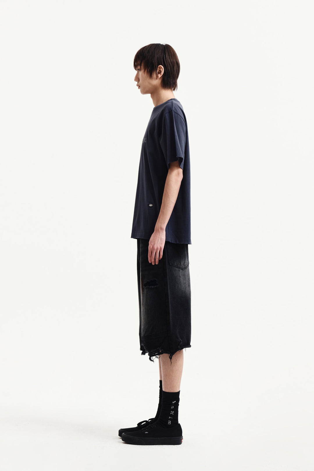 Matin Kim Spray Washed Lettering Damaged Top — Navy blue