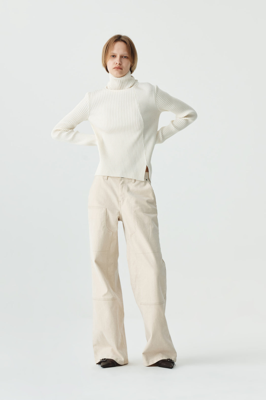 KIMMATIN Neck Slit Turtleneck Pullover — White