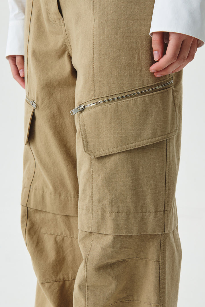 KIMMATIN Zipper Point Cotton Cargo Pants — Beige