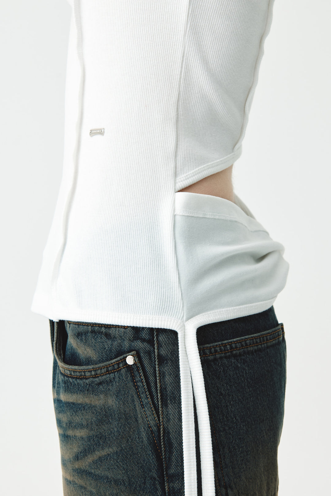 KIMMATIN Back Twist Unbalance Jersey Sleeveless — White